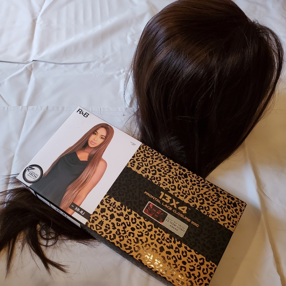 ♦️SOLD♦️Long luscious brown wig
